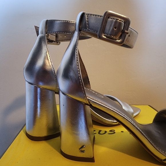 Metallic Silver Block Heel Pumps - Picture 5 of 6